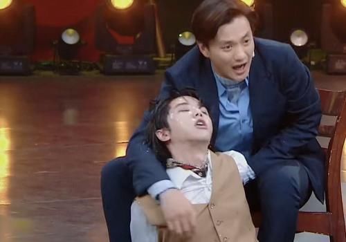 留意|周一围把华晨宇按在水里,谁留意旁边的字幕救场很及时