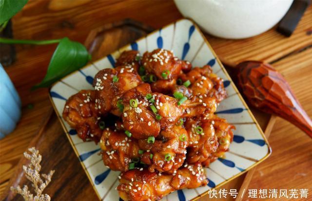  超爱|鸡翅和这2味料一起焖，比韩式炸鸡还够味，简单好吃，孩子超爱吃