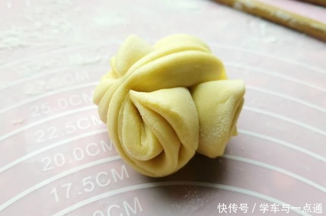 玉米|花卷这样做,实在太香太美太馋人,做法很简单,一双筷子就够啦