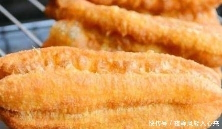 奶奶|奶奶有一个聪明的方法做油条不要煎或加水,香酥软脆特别好吃,简单零失败