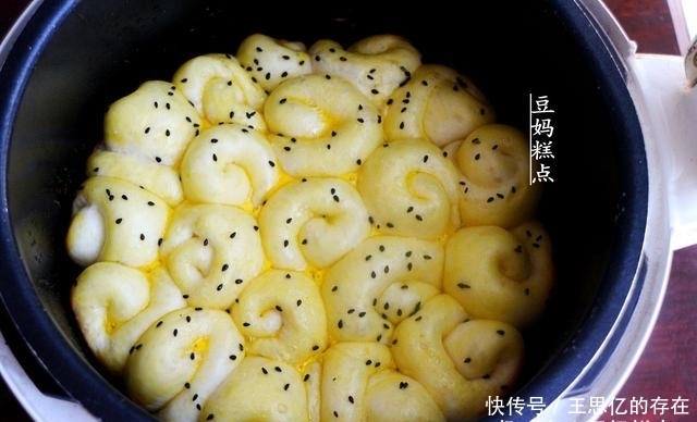 上手|懒人版电饭煲做面包,这方法轻松易上手,不用黄油,又软又香