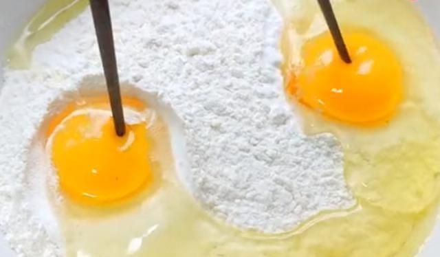鸡蛋|1碗面粉,2个鸡蛋,不蒸不煮,5分钟做一个大锅,比面包香