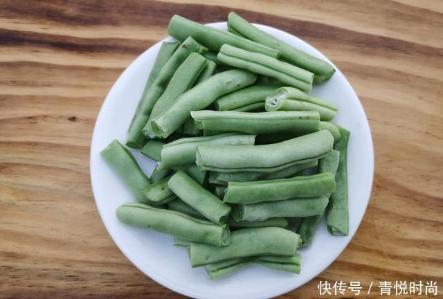 饭菜|家常下饭菜做法:鸡肉这样炖一锅,简单易做,营养好吃