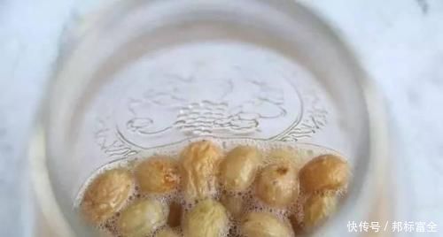 2倍大小|别再用酵母了,教你自制天然酵母,包子又白又胖,大厨不说的秘密