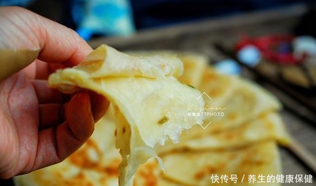 烙饼|烙饼总是发硬不起层牢记这一步，个个松软起层，比手抓饼好吃！