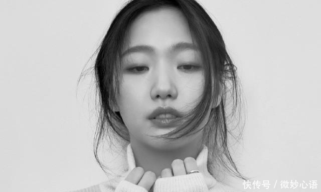 女生|单眼皮好看的女生,一般有以下3个共同点,占一个就很灵动俏皮