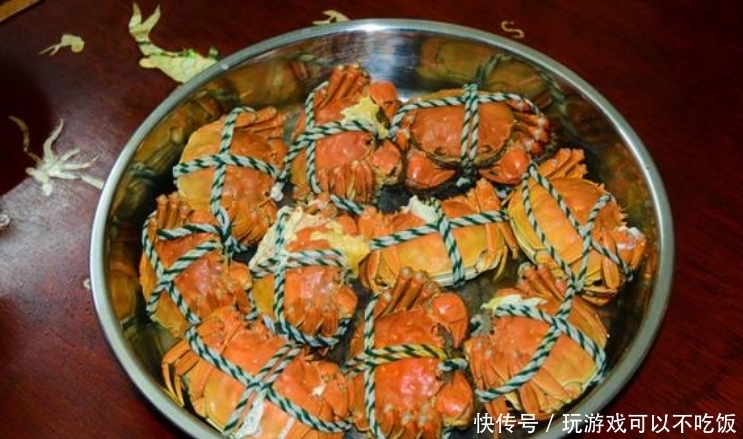 冷水|蒸螃蟹时,用冷水还是热水?蟹农教您一招,螃蟹不掉腿,不流黄