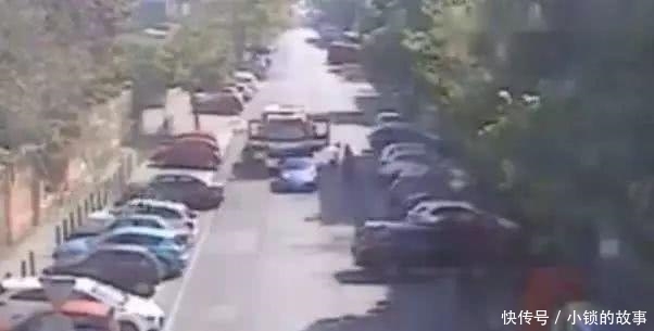 让行|土豪开保时捷故意拦住消防车不让走 消防员: 那你就别想走了