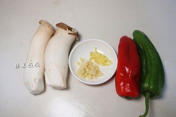 多汁|这三样一起炒,又鲜又脆,吃一口鲜嫩多汁,比肉嚼起来更香