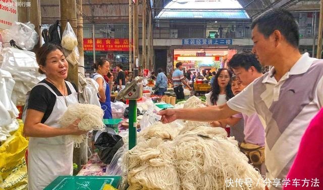 小山|云南最爱吃米线的城市，卖米线“堆成小山”，吃米线“一位难求”