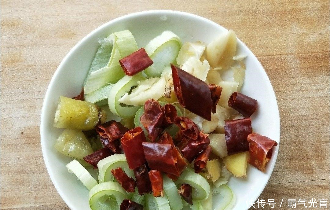  适量|在家做酸菜鱼，酸香有味，汤也可以喝，配米饭正好