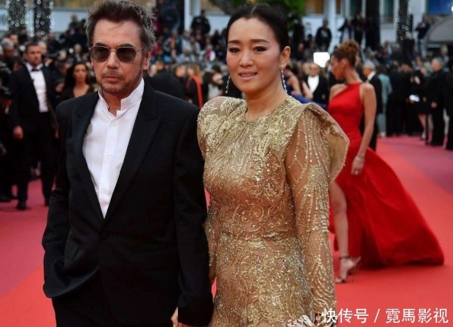 身材|54岁巩俐身材完全走形,赘肉十分明显,撞衫寡姐斯嘉丽