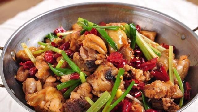 在家|在家制作干锅鸡,麻辣鲜香,外焦里嫩,香辣入味,开胃又下饭