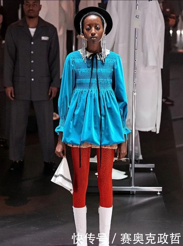 狠狠|狠狠碾压“不要穿亮色”规则的女人们