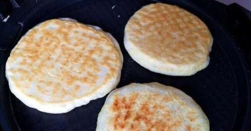 做法|电饼铛烙饼总发硬?原来错在这!厨娘教你1招,放7天不硬还好吃