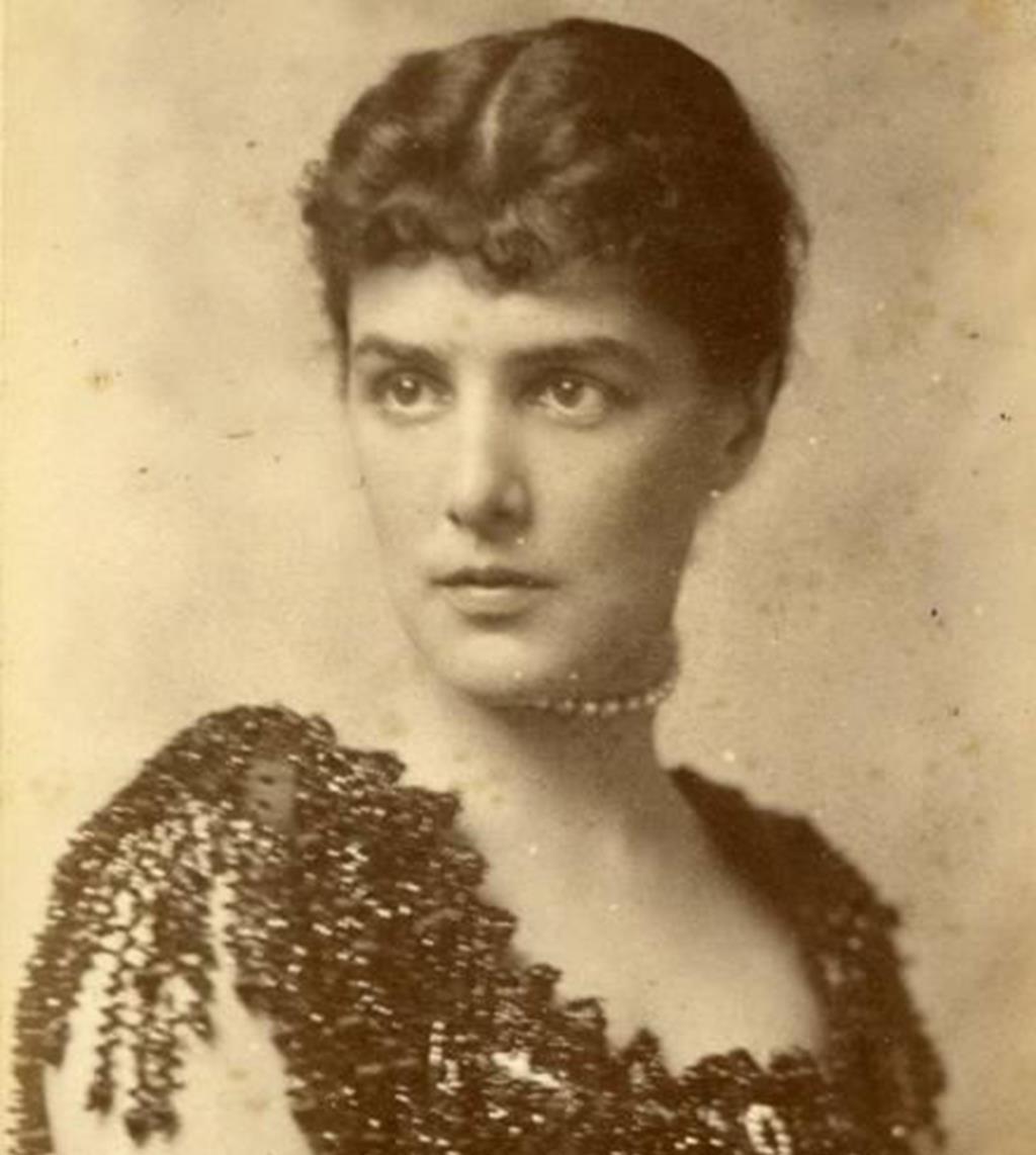 丈夫|她的情人是英国国王,第二任丈夫和儿子同岁,儿子做了英国首相