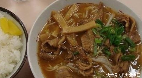 拉面里|中国吃货在日本吃拉面,只是嘱咐下老板多放肉,结果却傻眼了