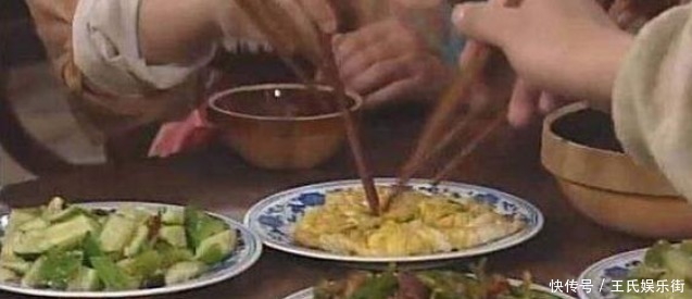  这部|还珠格格饭菜是假的，家有儿女也是假的，这部剧虽剧组穷，但饭菜是真的