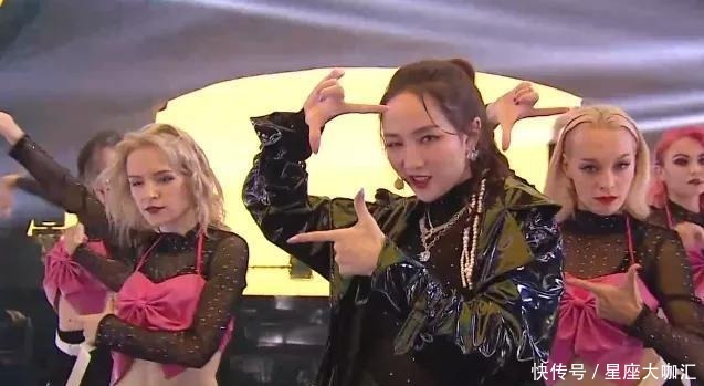  钻石|万茜戴钻石护腕与何炅站C位主持，意外抢话，姐姐团助阵场面超燃