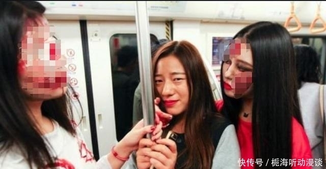  差点|穿COS服炸街会怎样？地铁女孩被骂惨，看到鬼新娘大妈差点被吓哭