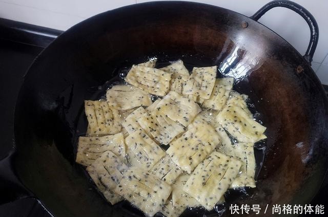 油炸麻叶|这道小吃,逢年必做,3块钱的成本能炸一大盆,酥酥脆脆,真好吃