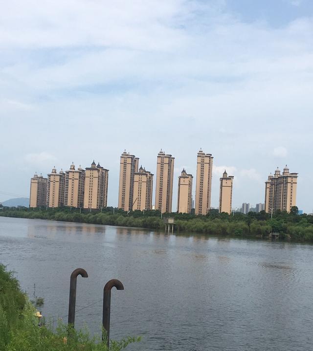 足以|竿梢常指水,足以慰风尘