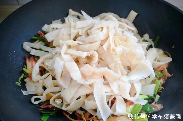 管理|现在小区封闭式管理,用这剩饭做了一顿晚餐,家人喜欢营养好!