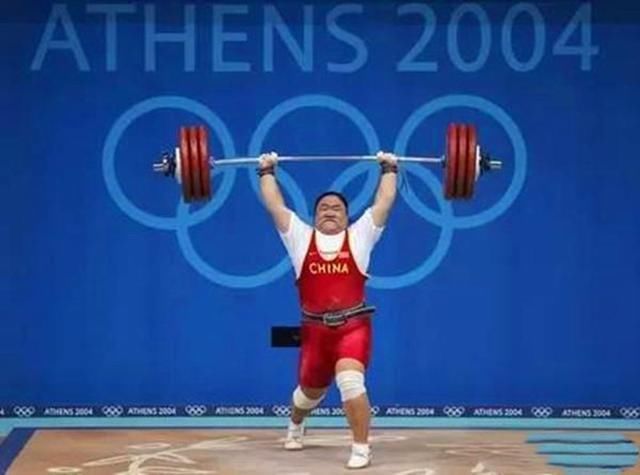 举重|举重天才放弃国籍为他国夺冠,她出生贫苦,冒死一举为祖国夺金