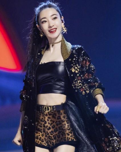 模型|张萌签人都签到快本了?嘉宾真性情回复何炅都救不了场!
