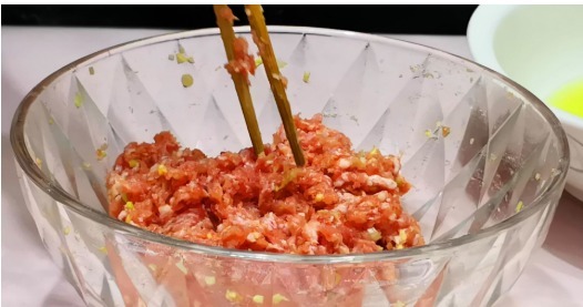 白菜汁|包白菜饺子,有人先焯水有人直接包?都不对!教你正确做法,真香