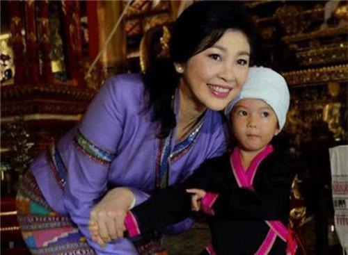 国外|3年前,泰国女总理英拉独自逃往国外,泰国是怎么对待她家人的?