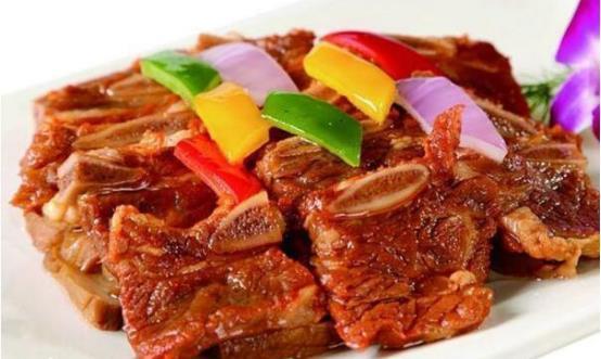 开心|家常菜美味的饭菜,美味的营养,满足食欲,一家人玩得很开心