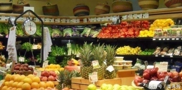 老板|老板强迫症，硬把水果摆成这样，服务员叫苦，顾客却夸舒服