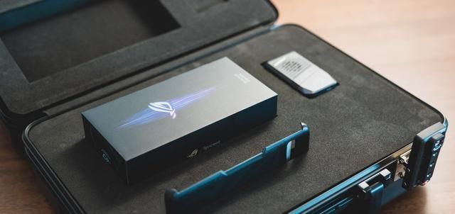  快速|270Hz采样率+144Hz刷新的新电竞手游利器ROG游戏手机3快速体验