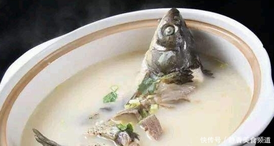 鲜美|炖鲫鱼汤时,“最忌”加它,不然鱼汤不白,腥味重,早知早受益!