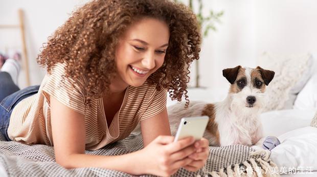 些狗狗|狗狗为什么会出现嫉妒?让狗狗嫉妒的三个原因,你家狗狗属于哪种