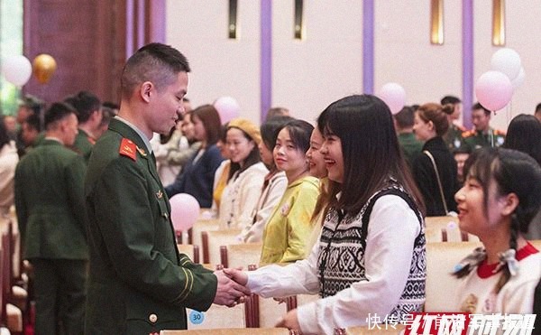 武警湖南总|兵哥哥遇小姐姐 军地“鹊桥会”现场26对嘉宾牵手成功