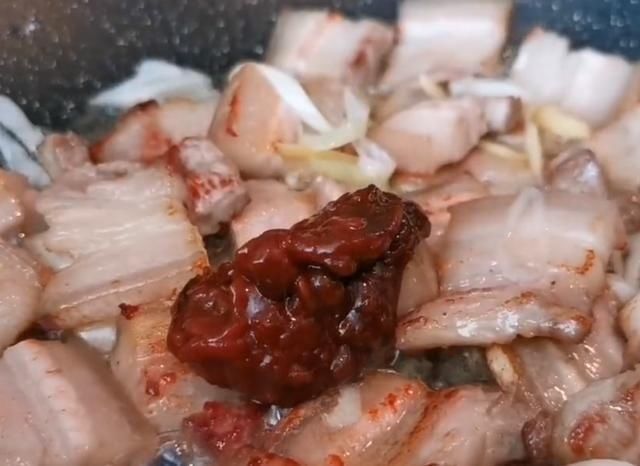  土豆|土豆别直接炒着吃，教你新吃法，加一个南瓜，上桌连汤汁都不剩