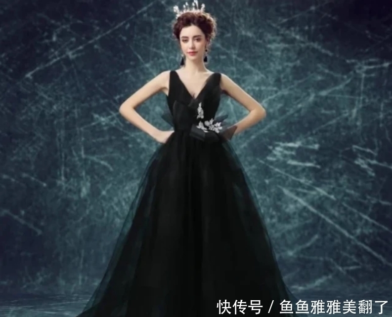 超准|心理测试你最先看上哪款黑色礼服测现在是否有人爱着你,超准