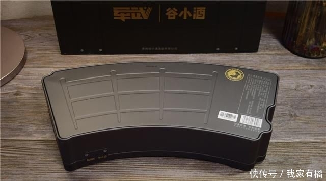  设计|小米有品联名子弹酒，金属弹匣造型，专为军迷设计
