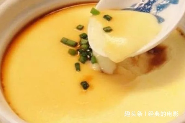  将鸡蛋液|蒸鸡蛋羹，加水是大错特错，多做“这1步”，比豆腐脑还嫩滑
