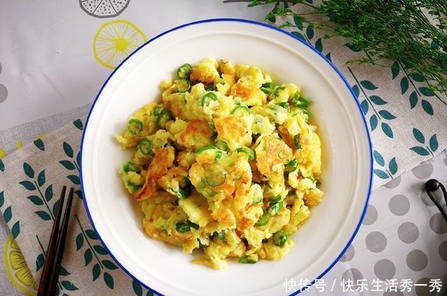 样食|原来青椒炒鸡蛋还能这样做,简单家常,多加1样食材,下饭特香