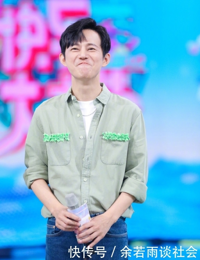 表情|何炅上节目被区别对待,陈伟霆表情耐人寻味,原因曝光让网友心疼