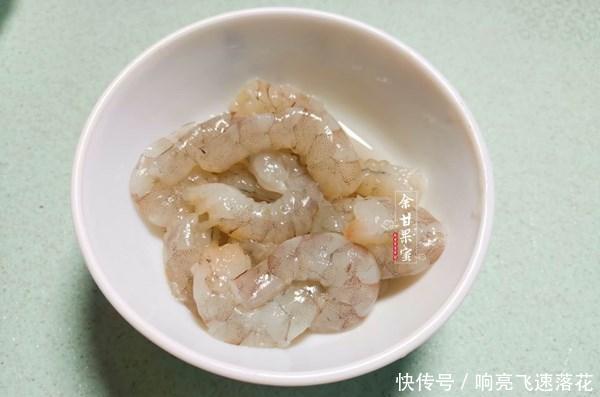 虾仁|女儿常点这道菜,简单烧一烧上桌,食材丰富多样,味道也鲜美