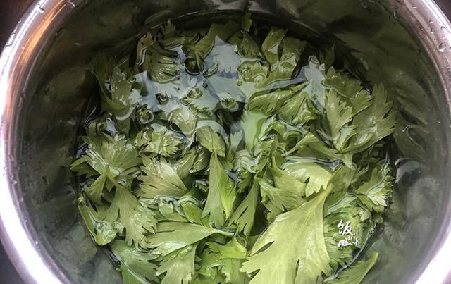 鸡蛋|韭菜鸡蛋别再炒着吃了,试试这个做法,比包饺子都好吃,真香