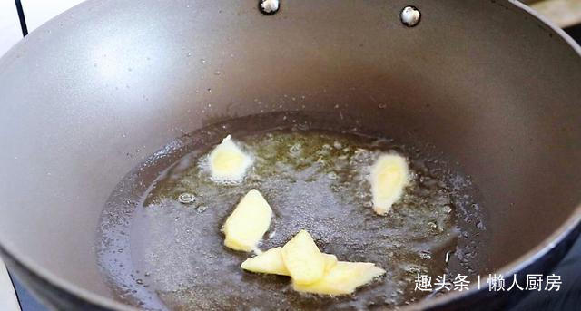 配上|想吃肉了,做了一道土豆炖排骨,配上韩式辣酱,太下饭了