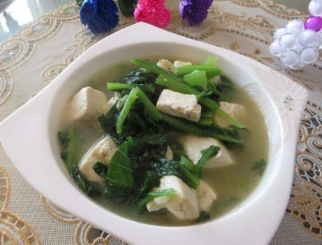  小白菜|白菜炖豆腐，有人先炒白菜，有人先炒豆腐，都错了，这样做才好吃