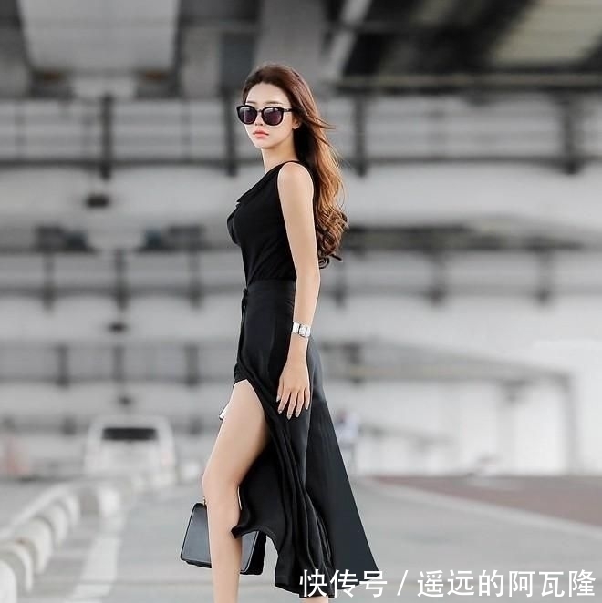  长裙|黑色长裙飘逸显神采，好身材简单搭配也显得好看