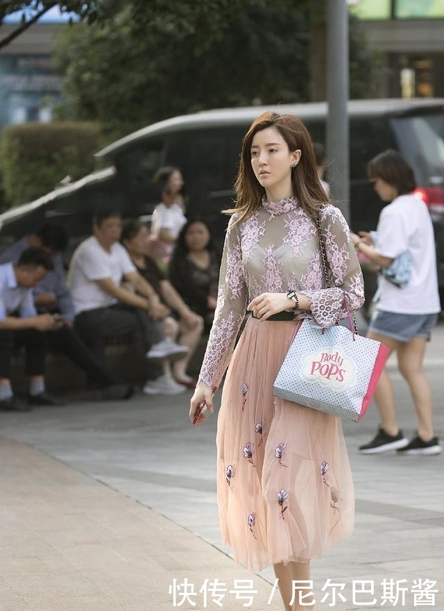  这条|等待一秒钟入夏？茫茫裙海之中的这条裙子，让你性感又显腿长！