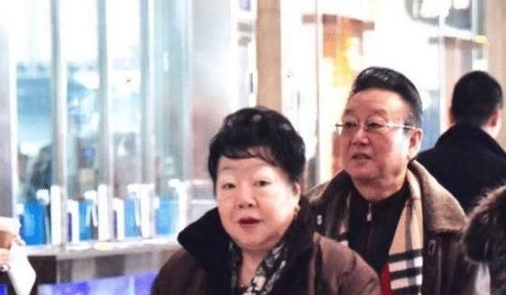 女儿|72岁蒋大为全家福曝出,女儿长相清纯甜美,老婆的颜值一言难尽